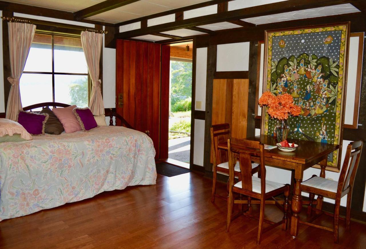 Oceanfront Suite Gibsons Exteriér fotografie